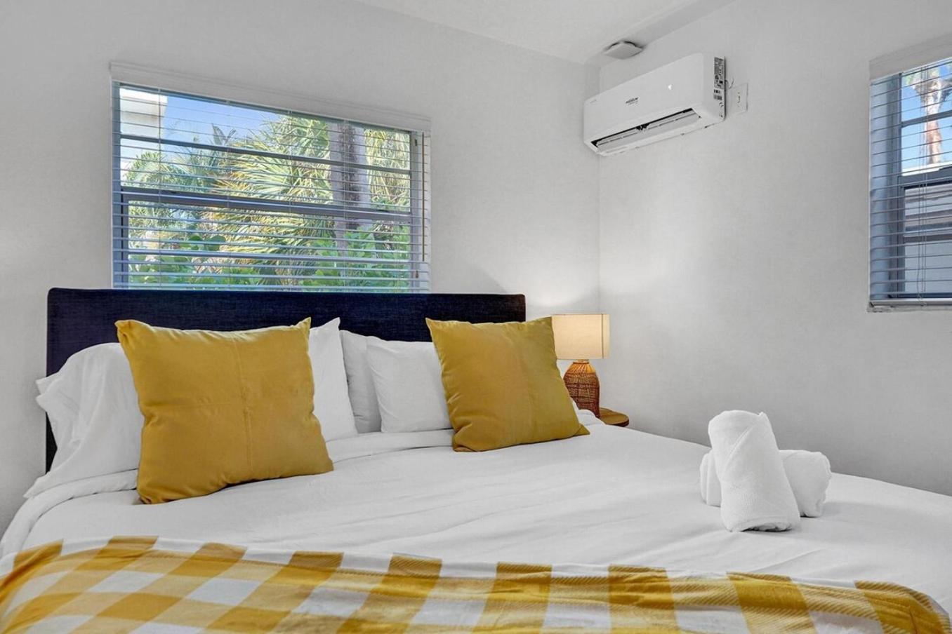 Waves On Desoto Rental Unit With Pool ฮอลลีวูด ภายนอก รูปภาพ