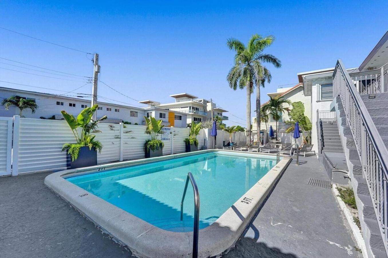 Waves On Desoto Rental Unit With Pool ฮอลลีวูด ภายนอก รูปภาพ